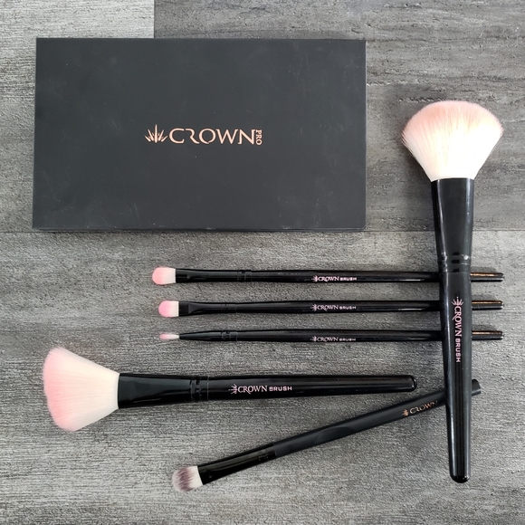 24PC CROWN PRO BRUSH SET 911 CROWN Pro | Makeup 7 Bundle